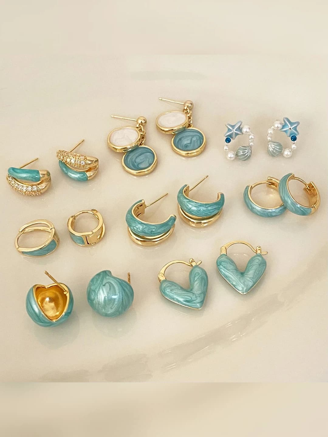Women's blue stud earrings in sweet and fresh style with geometric shape and enamel drop effect