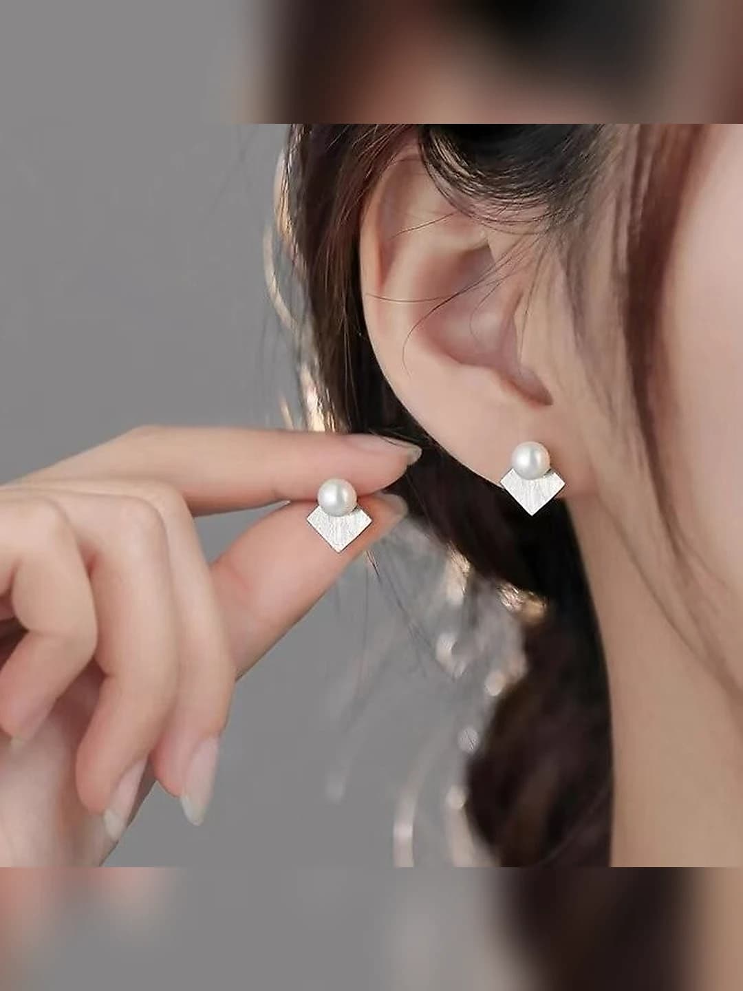Women's rhombus pearl stud earrings, light luxury, urban style