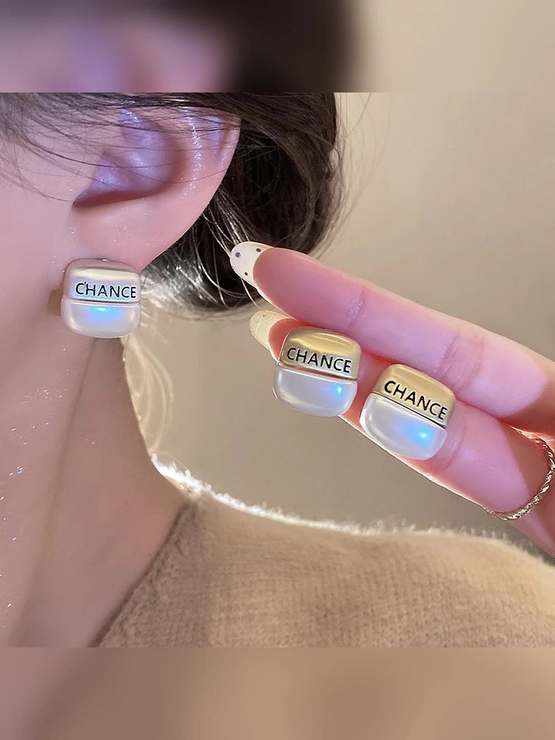 Women's Korean style light luxury letter and square shape velvet stud earrings