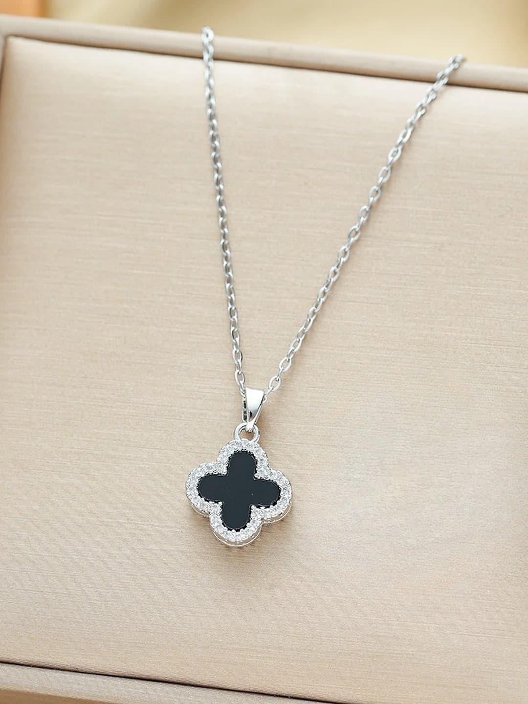 Black clover necklace (Silver)