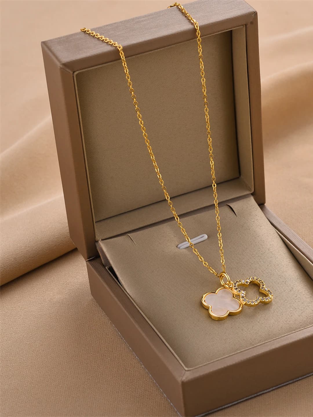 Gold-white