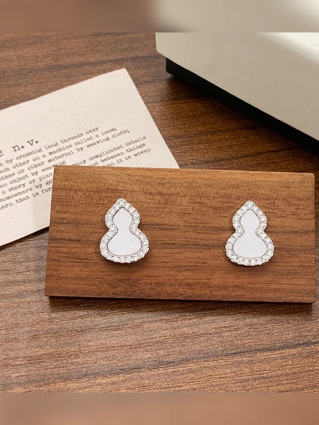 A-1237, silver, white gourd