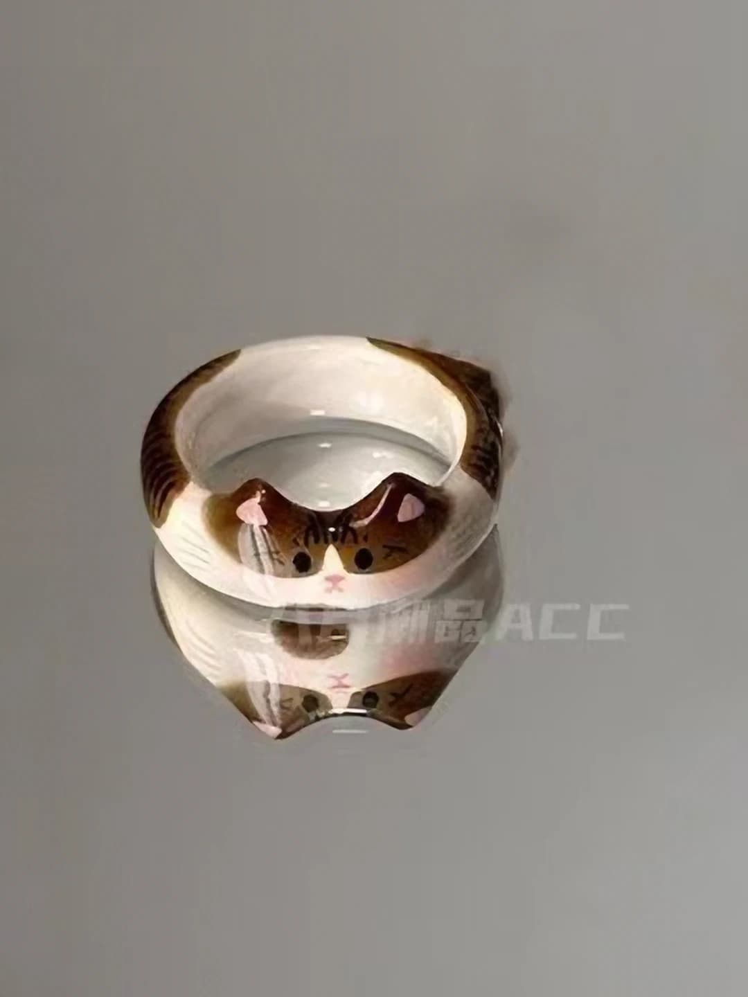 White-brown kitten ring