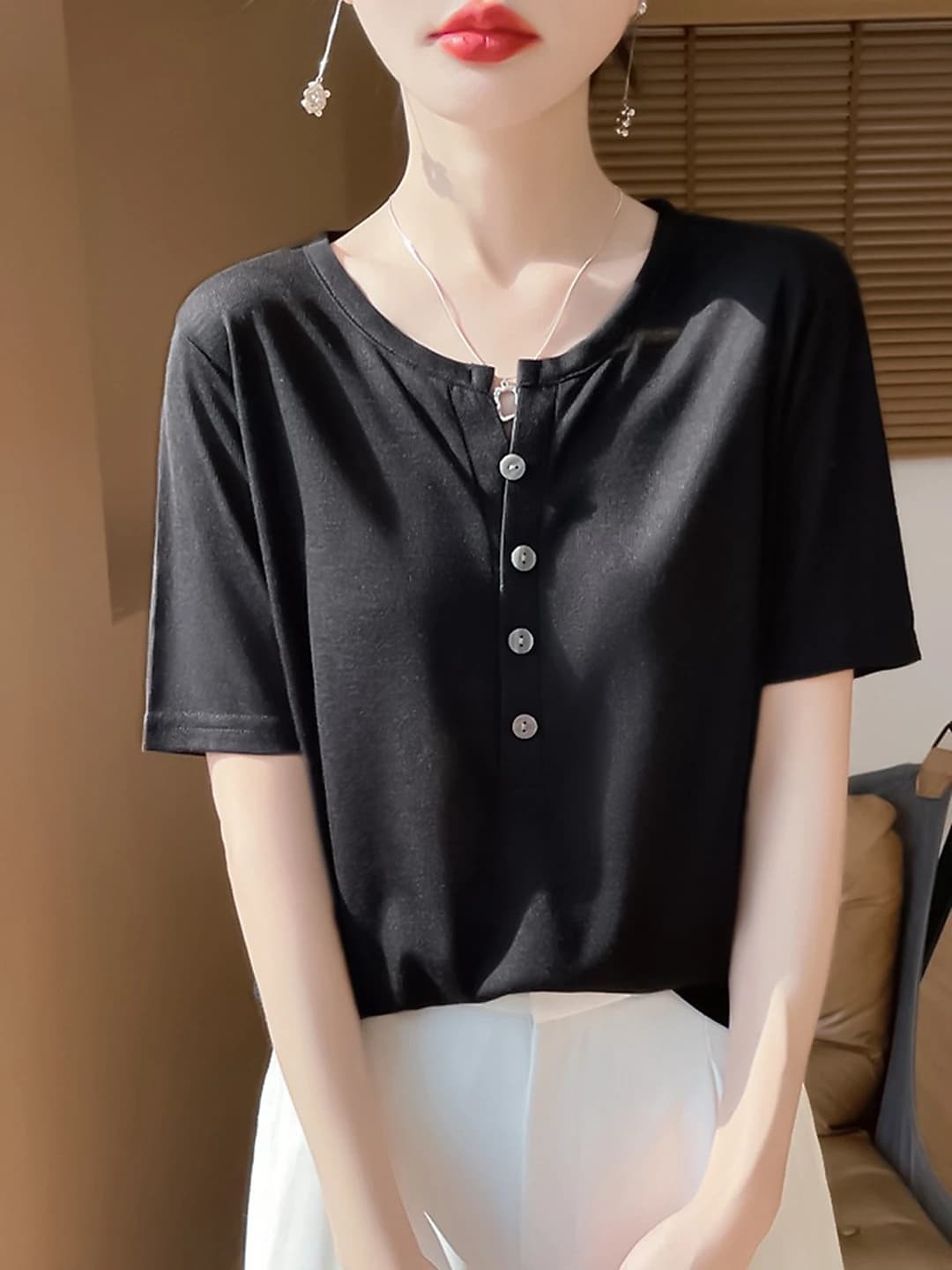 Women's knitted top: V-neck, short sleeve, loose fit, solid colour, summer