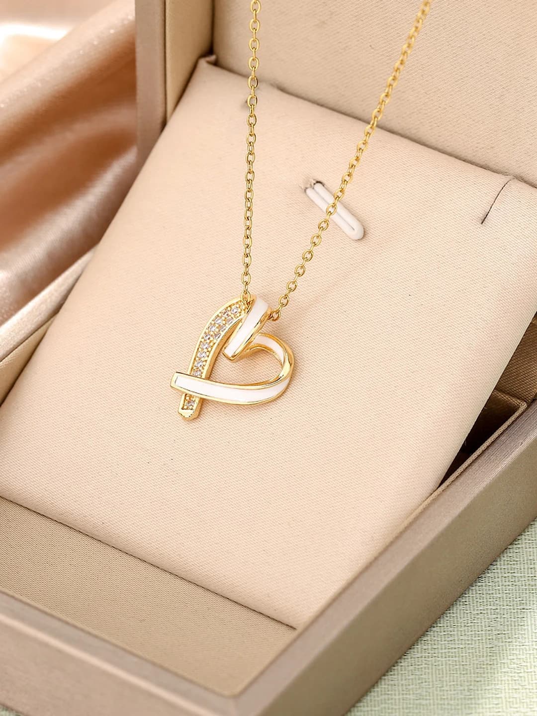 Gold-white
