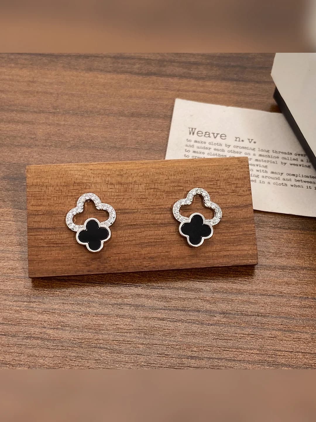 A-1155 Kumush qora gullar