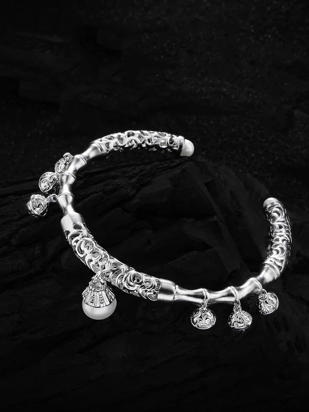 Women's retro style bracelet with cutout design, pearls, geometric elements, premium feel, 2026