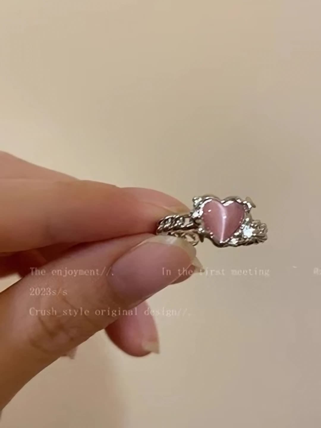 Heart cat's eye stone ring