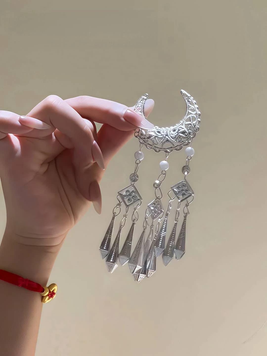 1# Серебряный полумесяц, кисть, зажим, ~4.3*12.5 см
