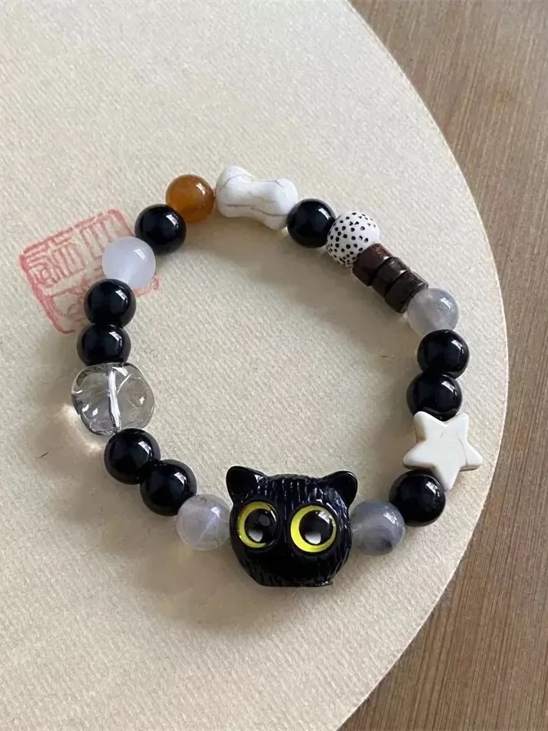 M728 Black cat, yellow eyes, bracelet