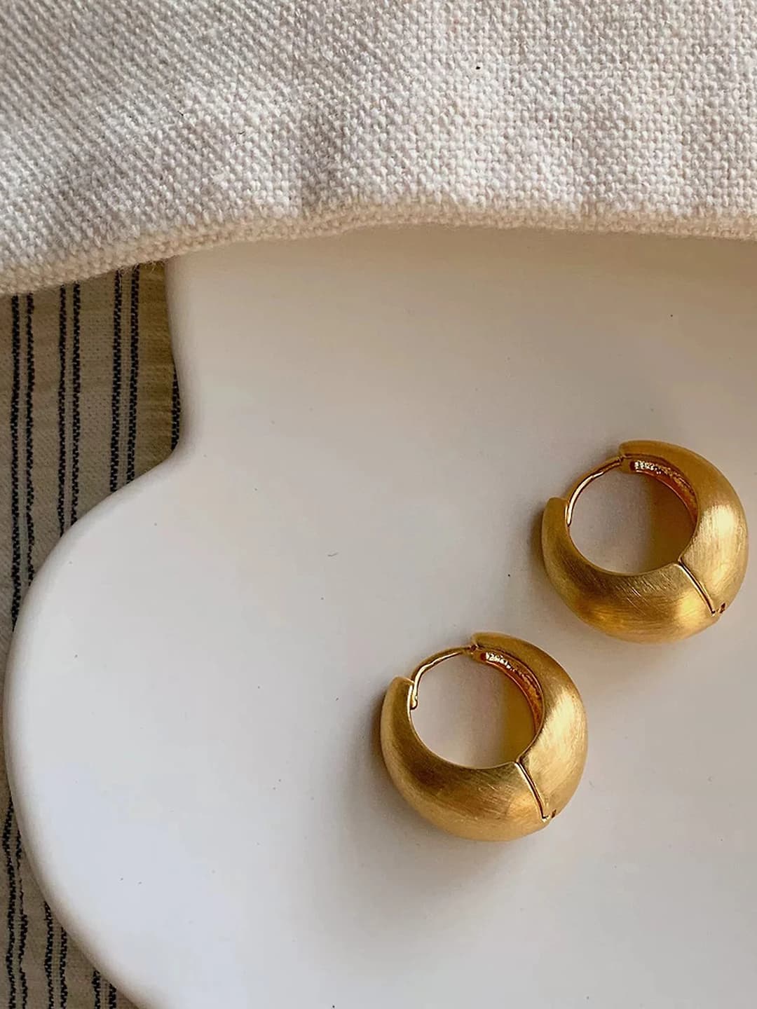 Gold brushed ear clip