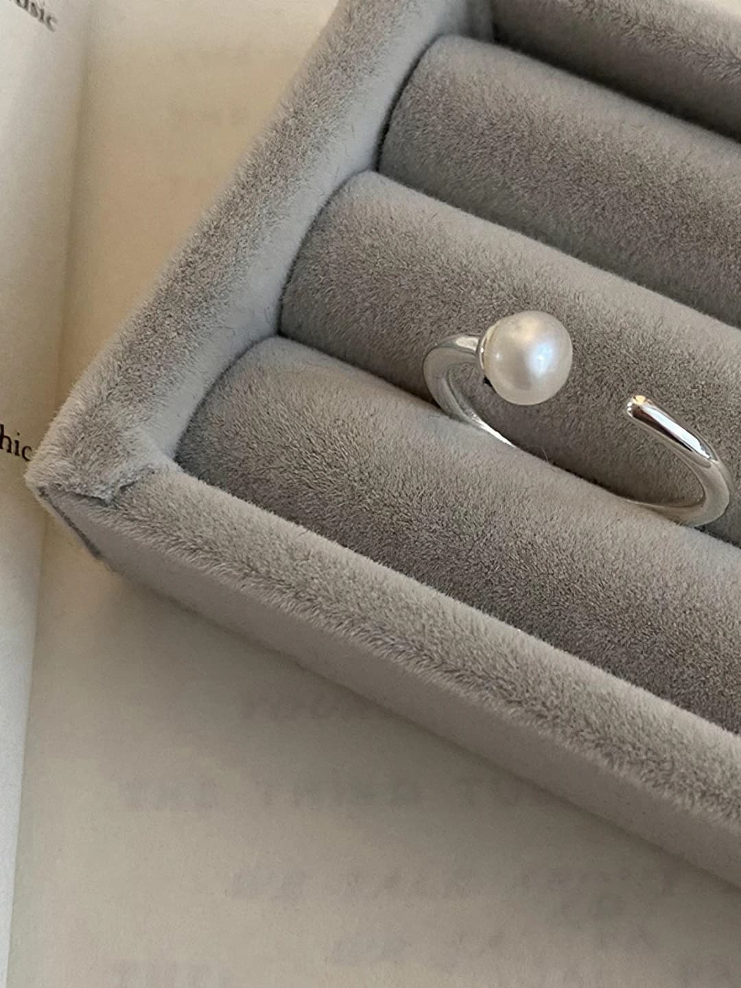 A051 White gold pearl ring