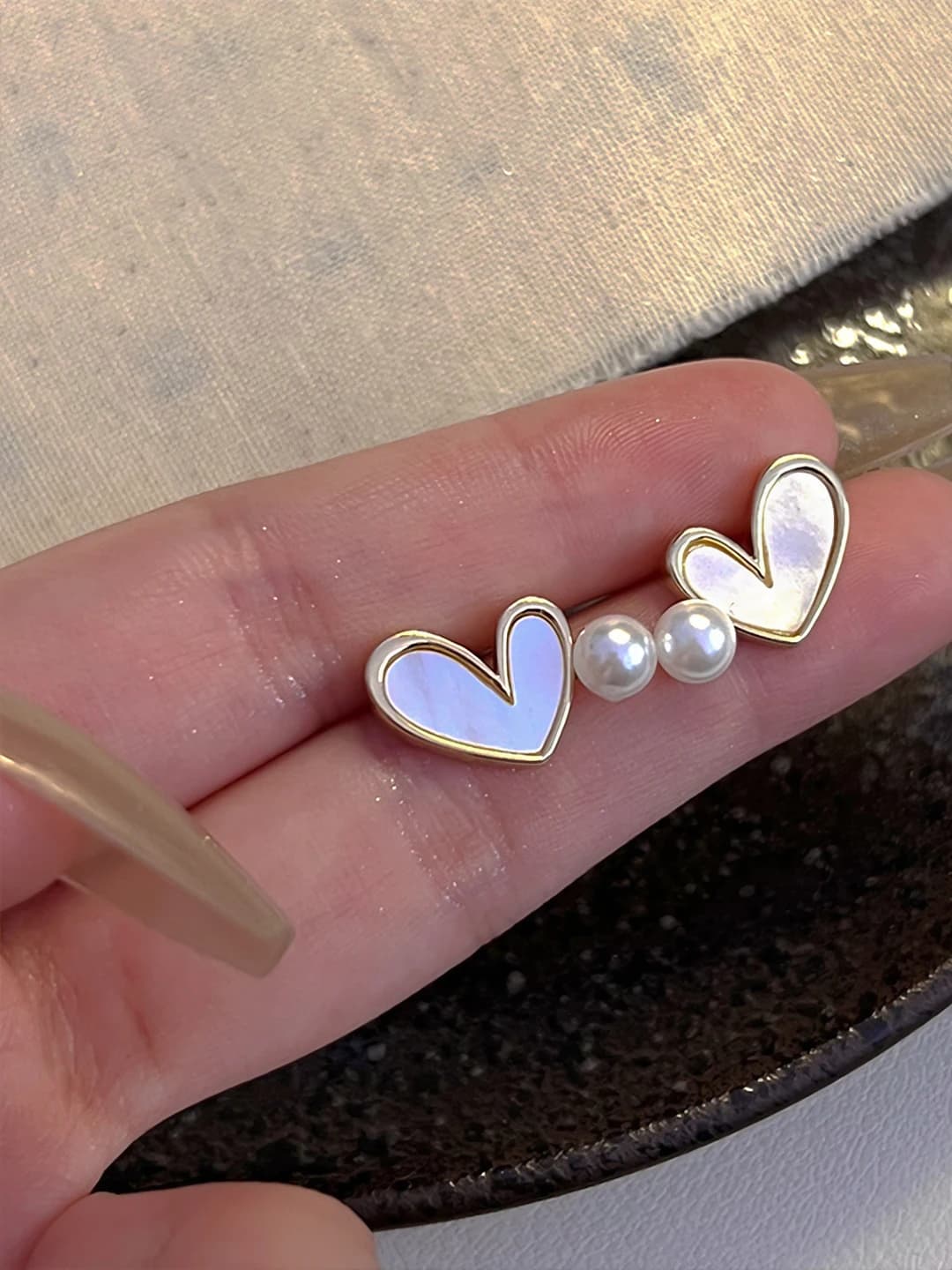 Women's 925 silver post heart shell pearl stud earrings, French style design element