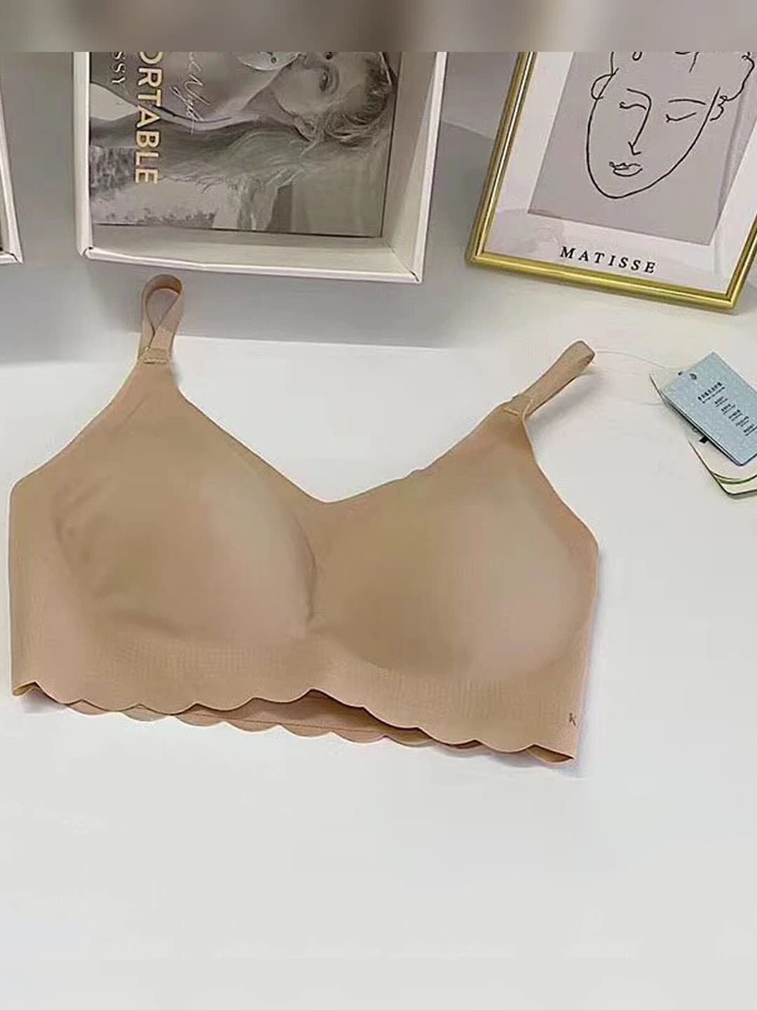Spaghetti strap: Skin tone