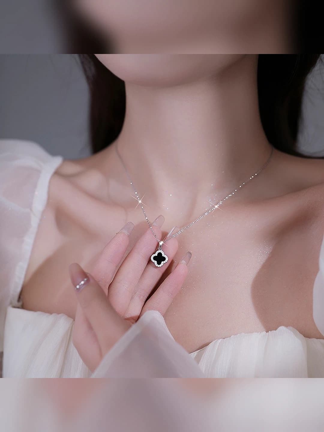 Серебряная цепь, чёрный клевер