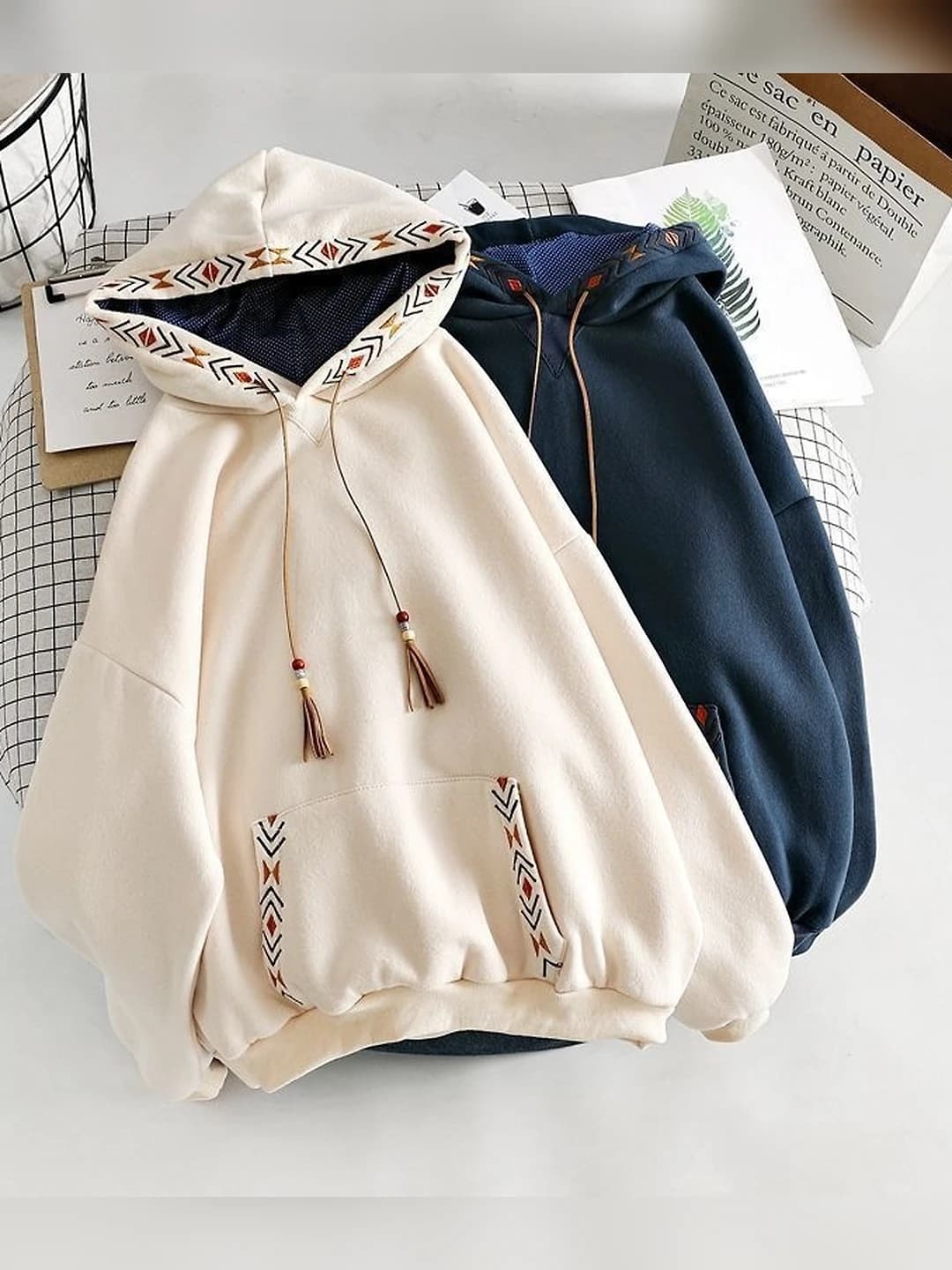 Women's fleece-lined thickened embroidered hoodie, autumn-winter, preppy style, slimming, solid colour, long sleeve, cropped
