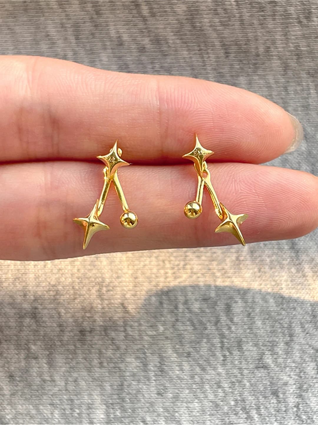 Gold star stud, pair