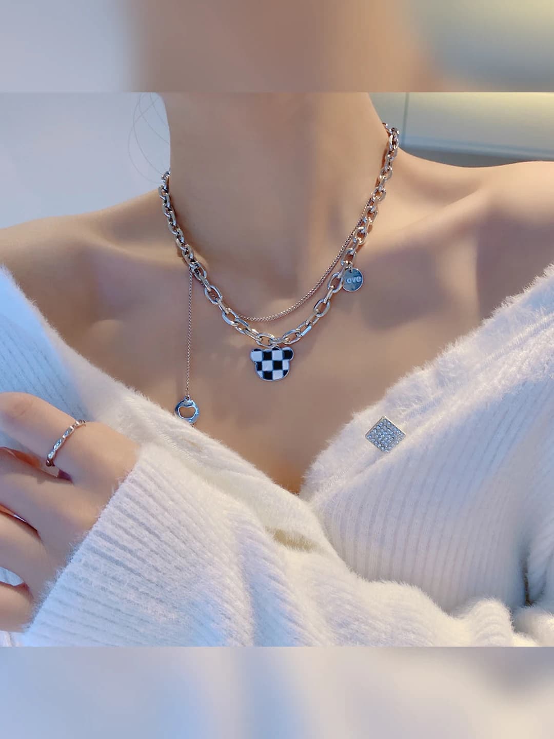 8091 Bear checkerboard necklace