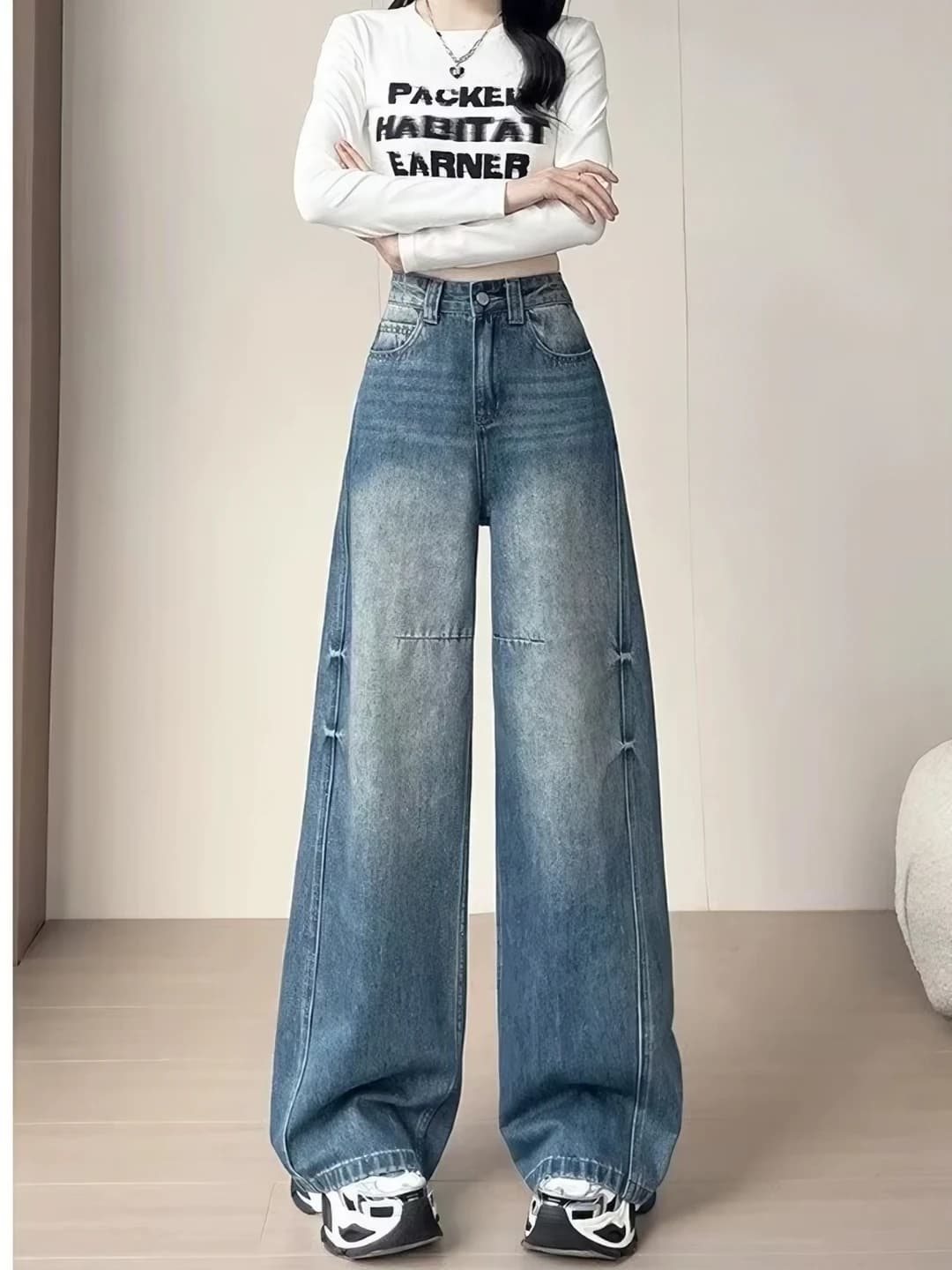 Women's wide and flared jeans, high waist, loose fit, slimming, spring