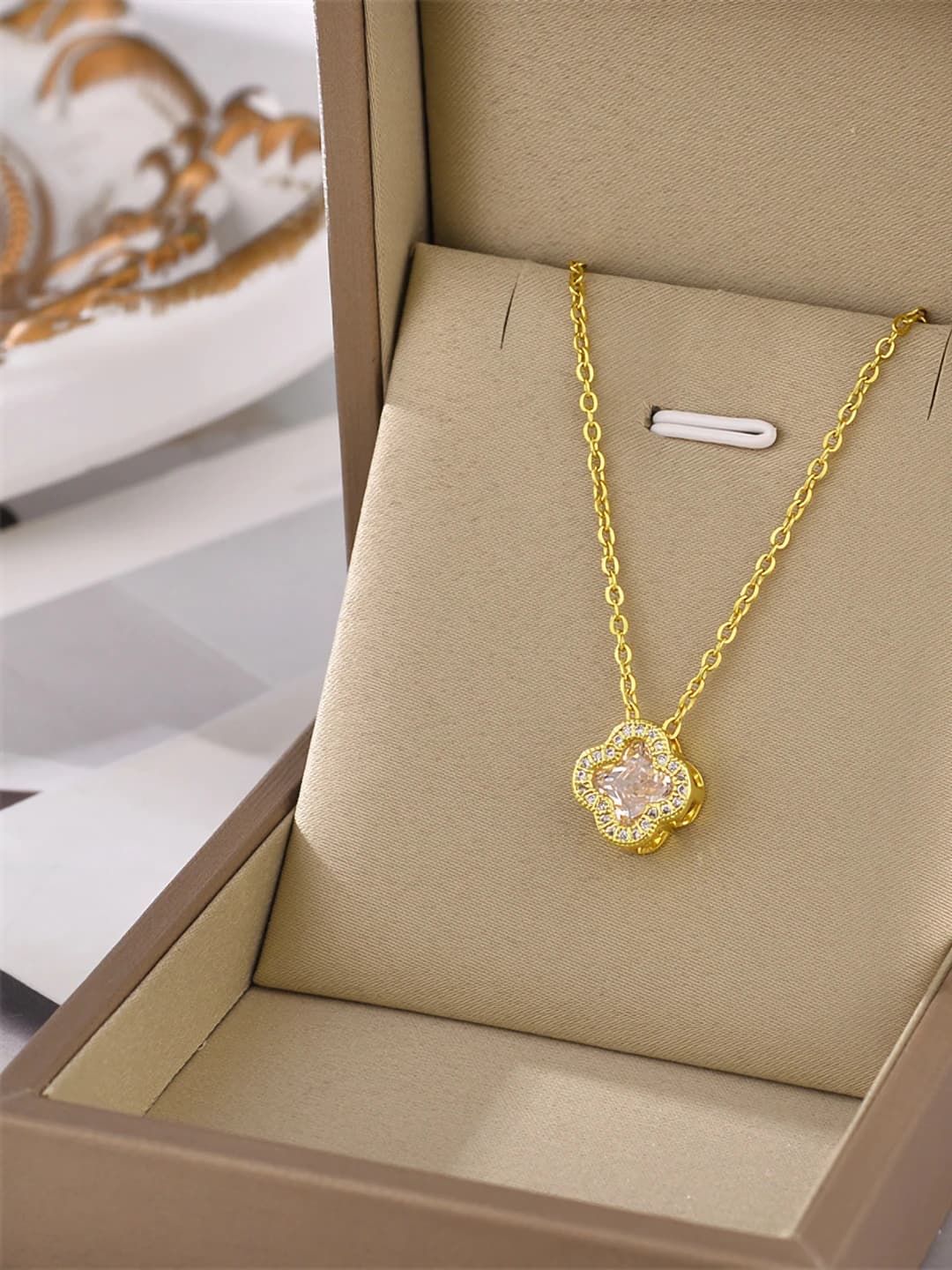 8901-Gold white