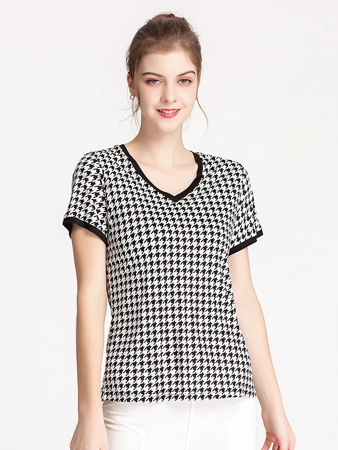 V-neck houndstooth