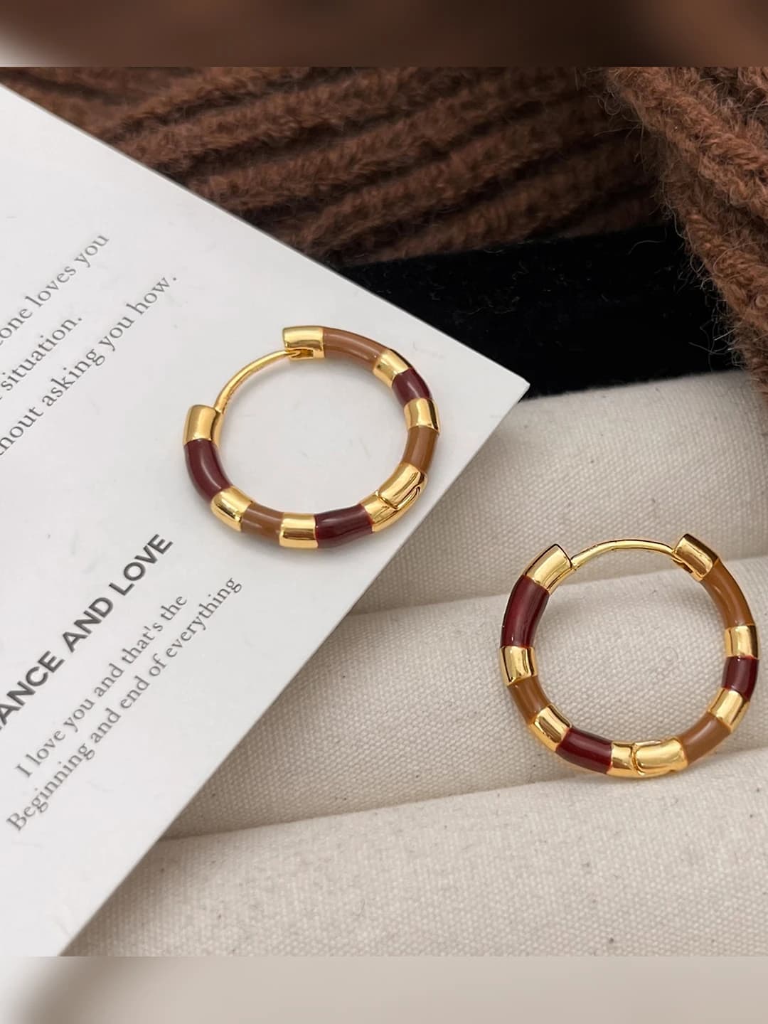 Red-coffee two-tone circle earrings (1 pair)