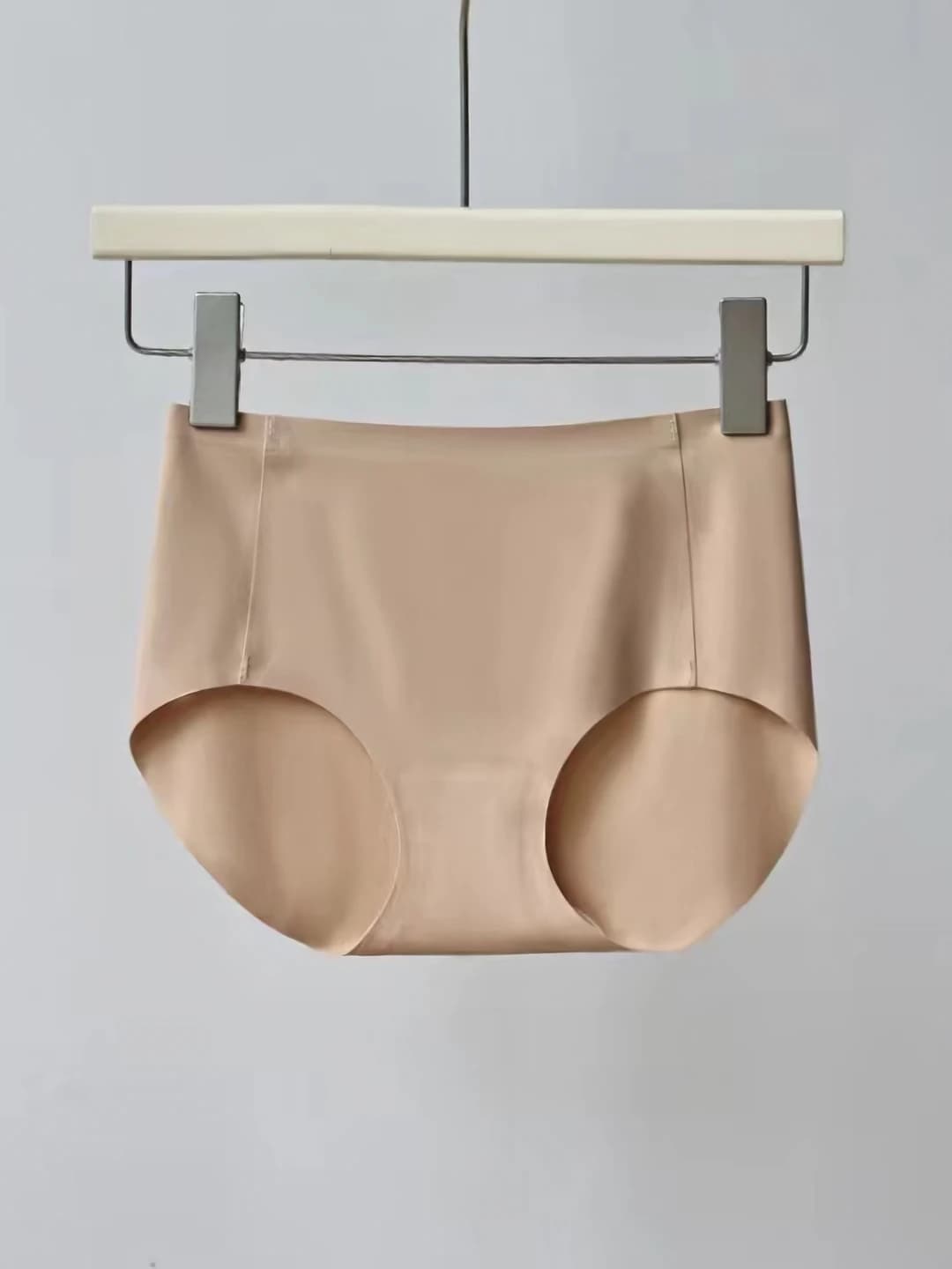 Invisible nude (white pants opaque)