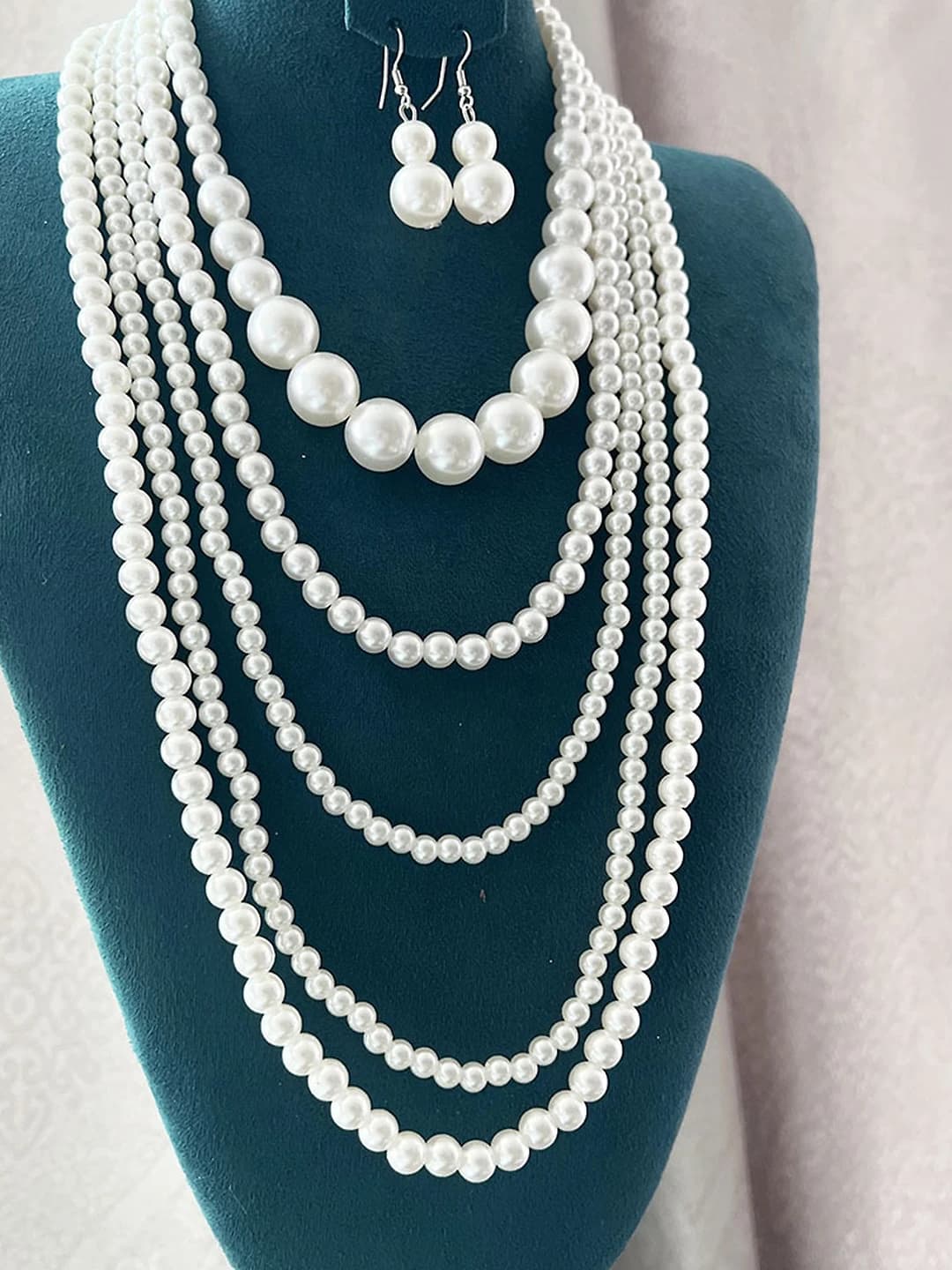 Women's multi-layer artificial pearl beaded necklace: handmade, U-shape, geometric design, 51-60 cm
