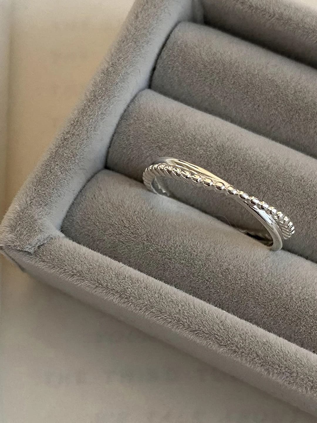 A051 White gold cross ring