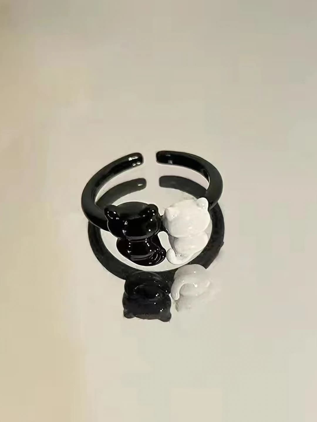 Kitten from behind ring