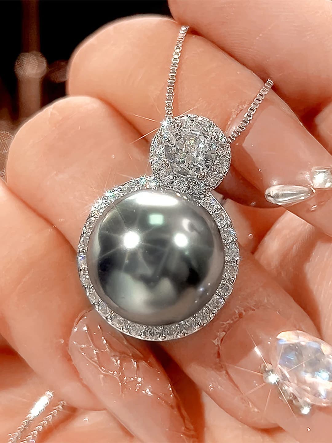 Grey pearl pendant with Box chain