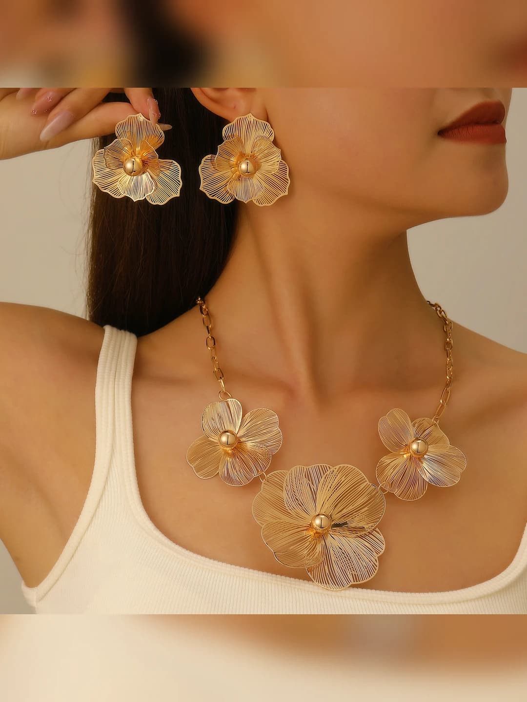 Women's jewelry set with floral pattern, earrings and necklace, alloy material, individual style