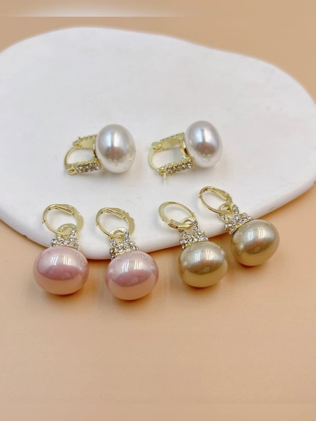 Women's imitation pearl stud earrings with pearl inlay, irregular shape, light luxury style, Chanel style, for office and city, elegant and luxurious