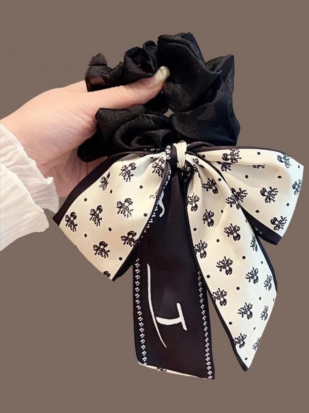 2# Premium black ring ~9 cm ribbon ~18 cm