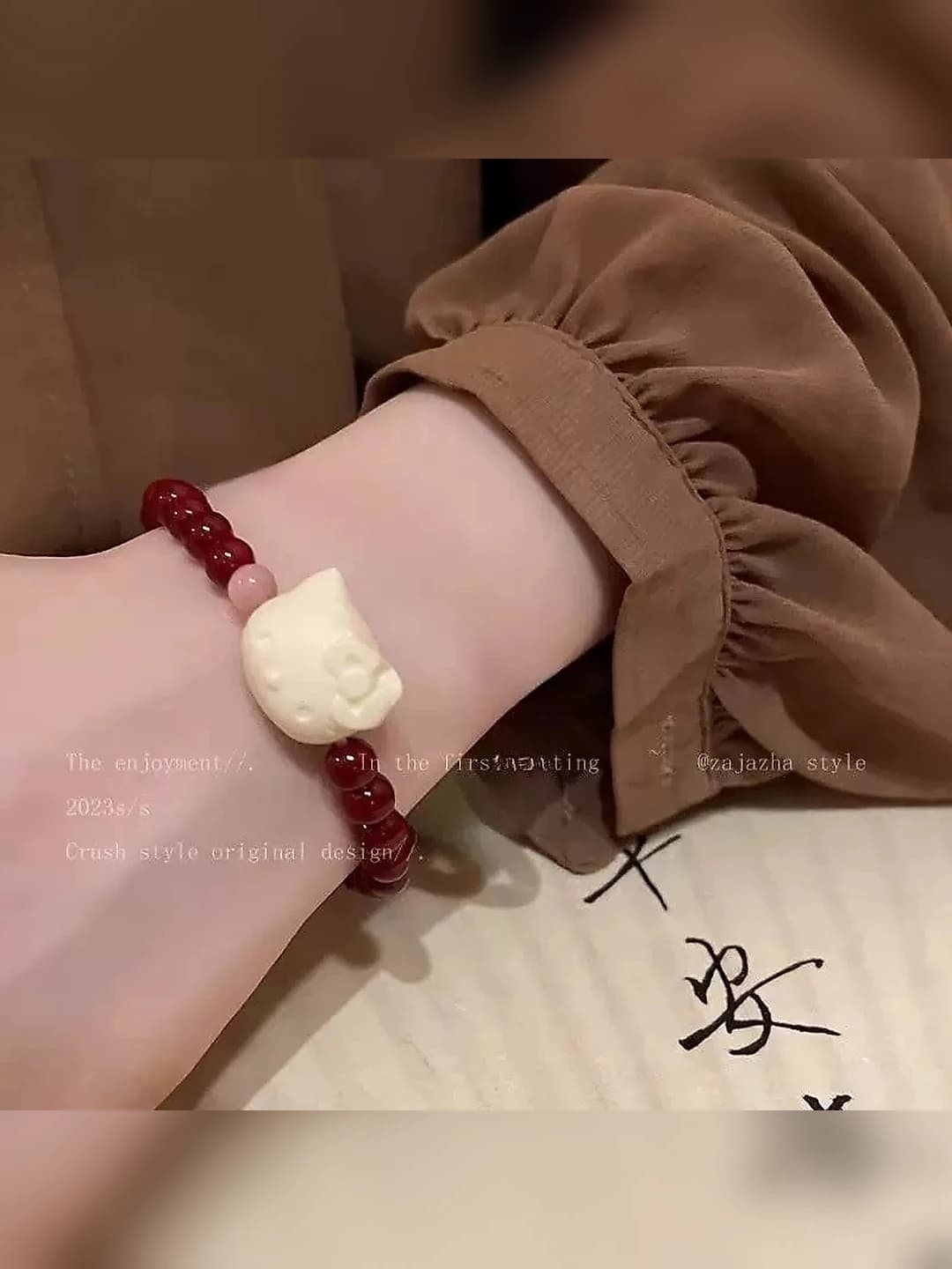 Малый котёнок красный бусы