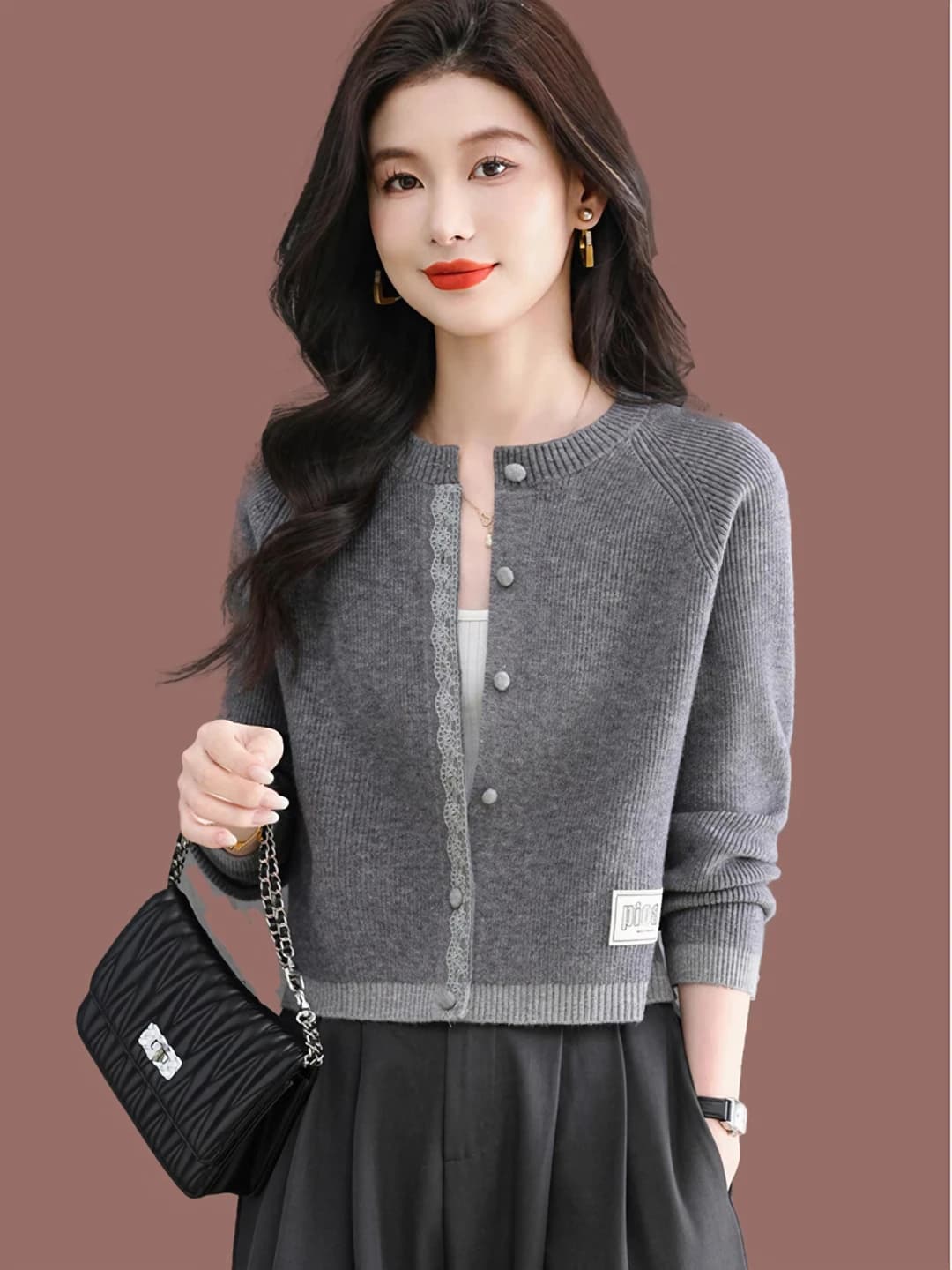 Ayollar uchun kuz-qish trikotaj kardigan, past bo'ylilar uchun, bo'sh (oversize) kesim, dumaloq yoqa, uzun yeng, kalta, baland bel, 50-70% poliester va visko