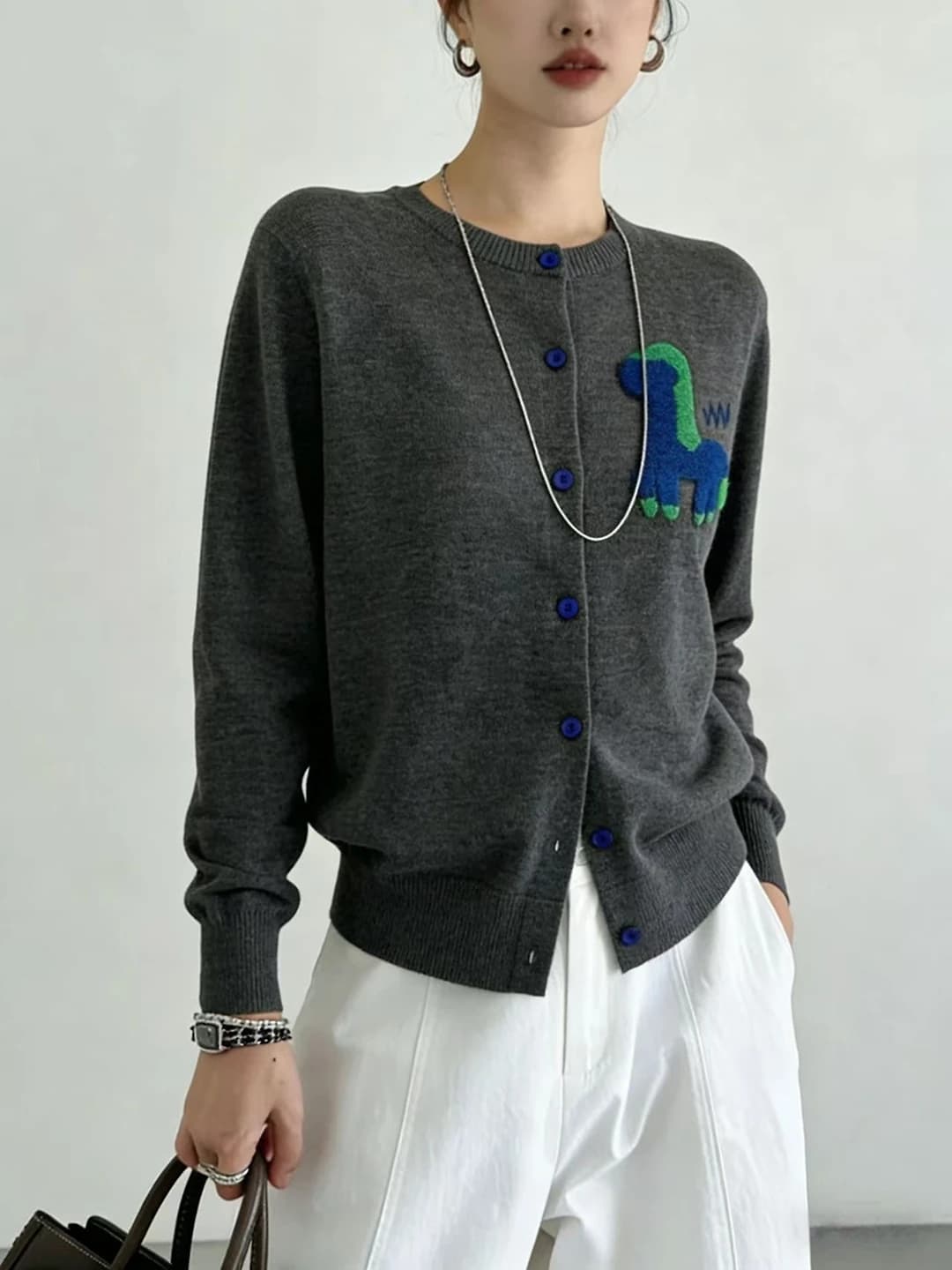 Women's wool knit cardigan, crew neck, long sleeve, embroidered, thin, regular fit, single-breasted closure