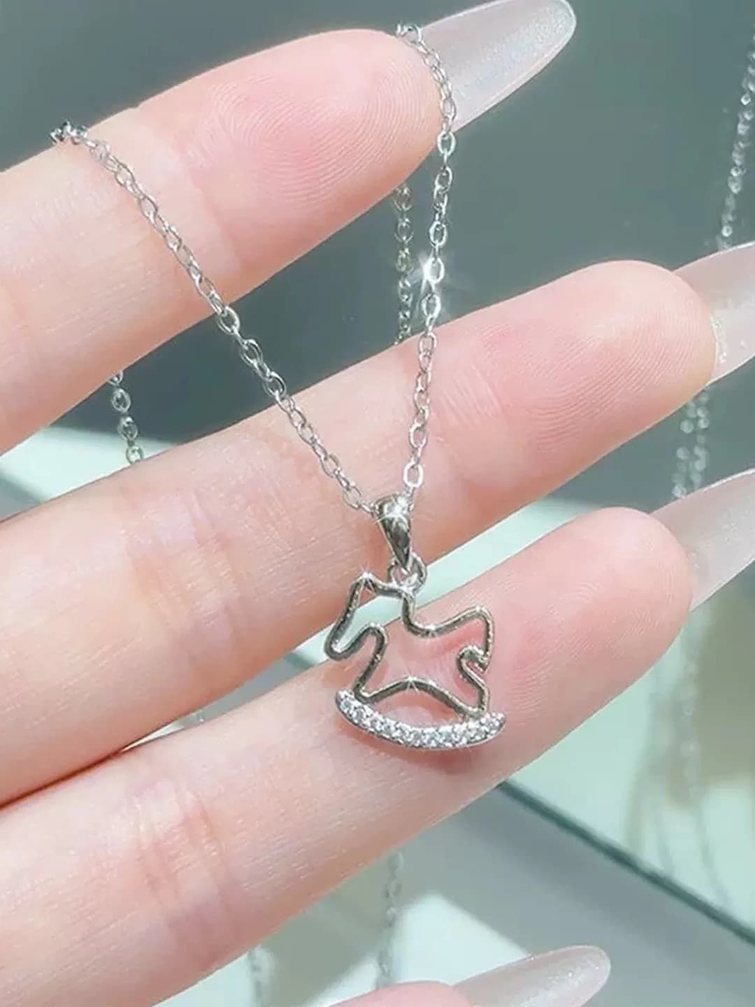 M665 Серебряное ожерелье с лошадкой