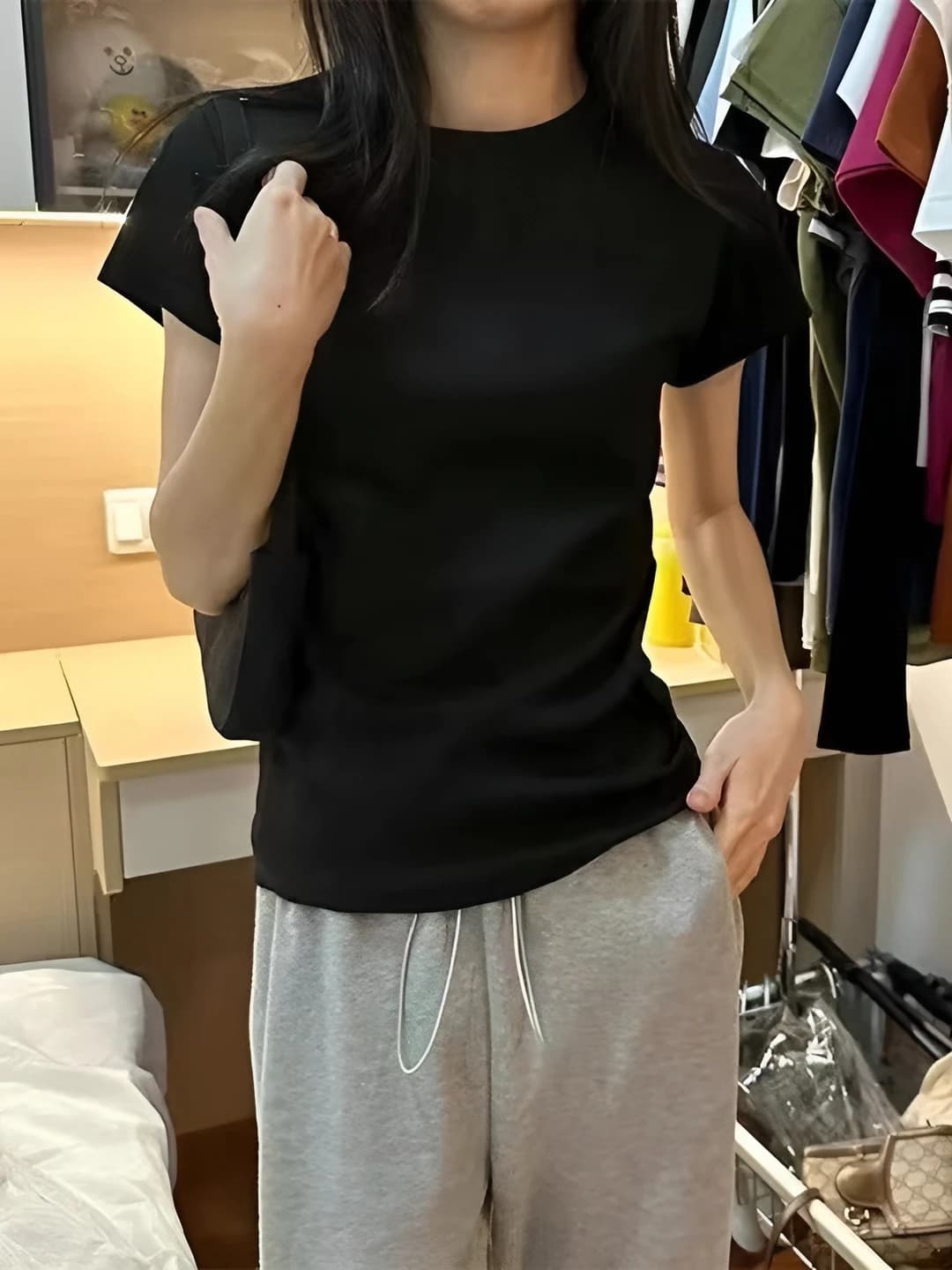Qora, qisqa yeng