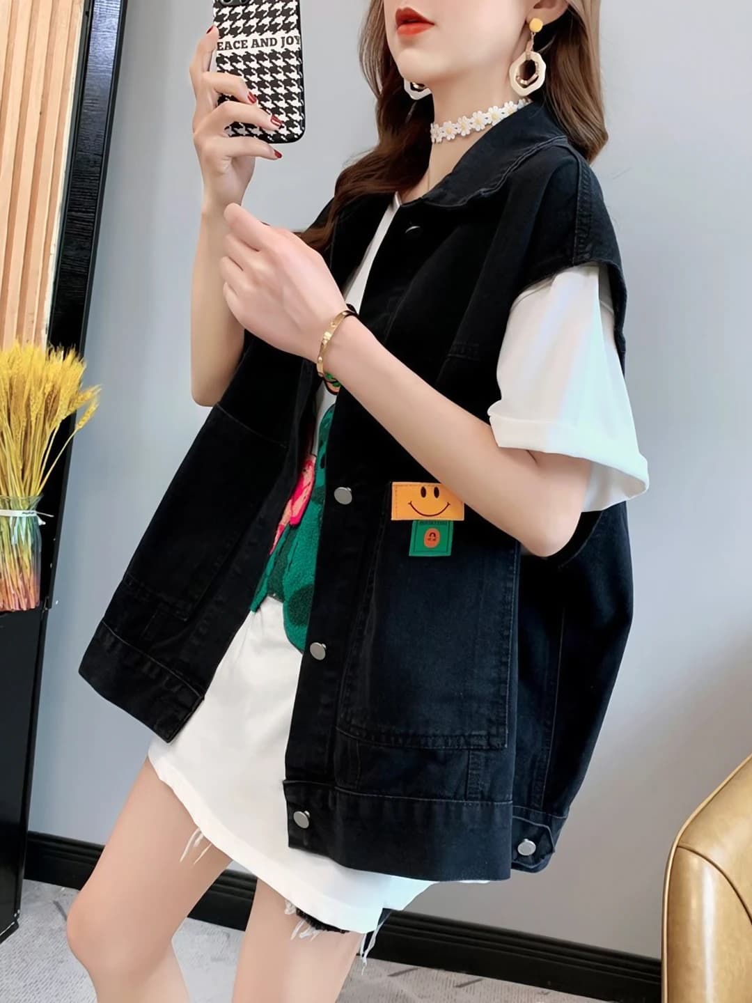 Ayollar uchun bahor-kuzgi koreys uslubidagi bo'sh (oversize) nozik ko'rsatadigan bir rangli denim jilet, qaytarma yoqa, yengsiz, kardigan, o'rta-uzun