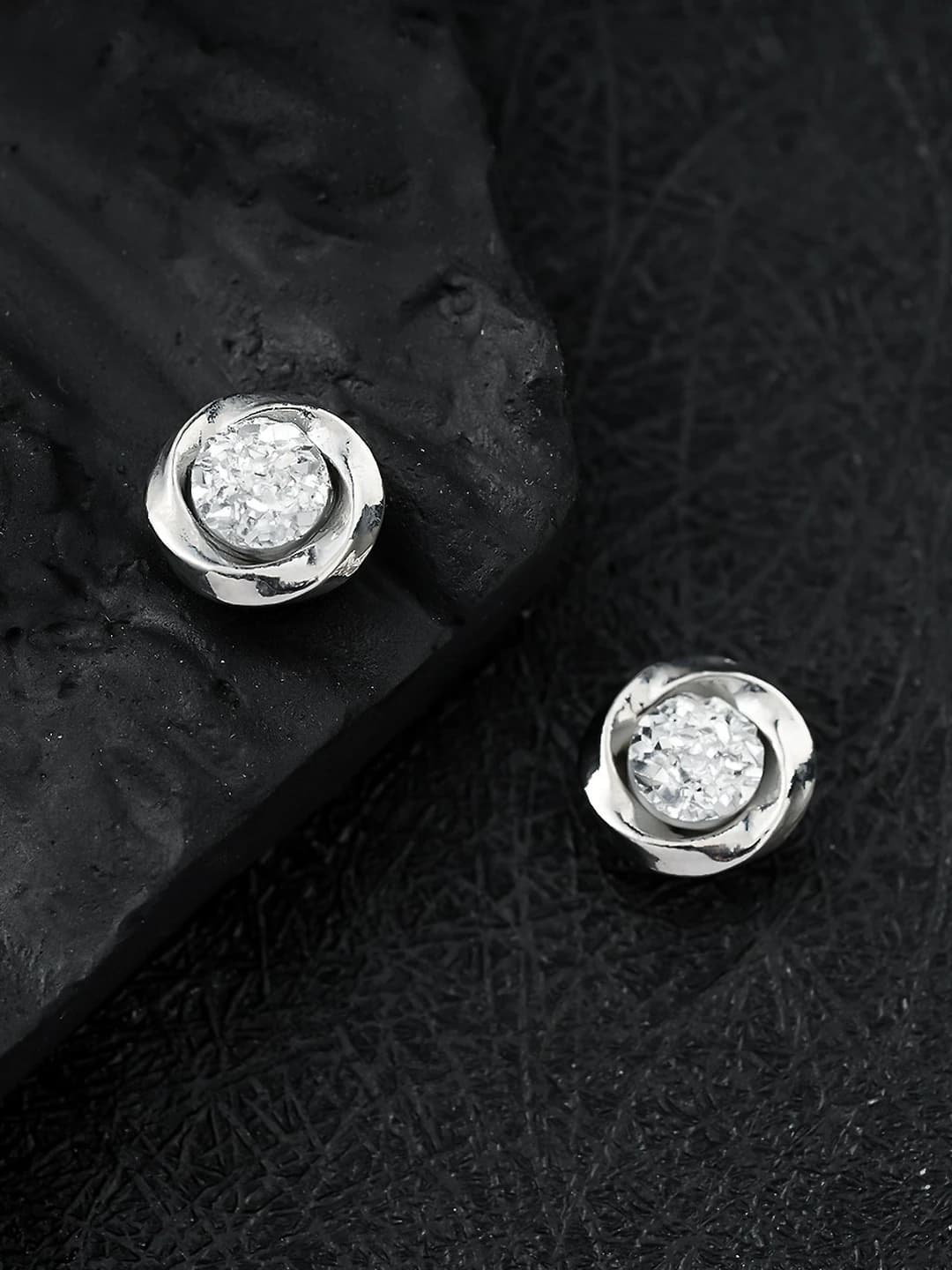 Möbius ear clip White