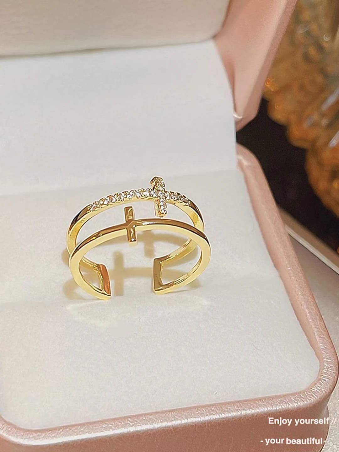A035 Yellow gold cross ring