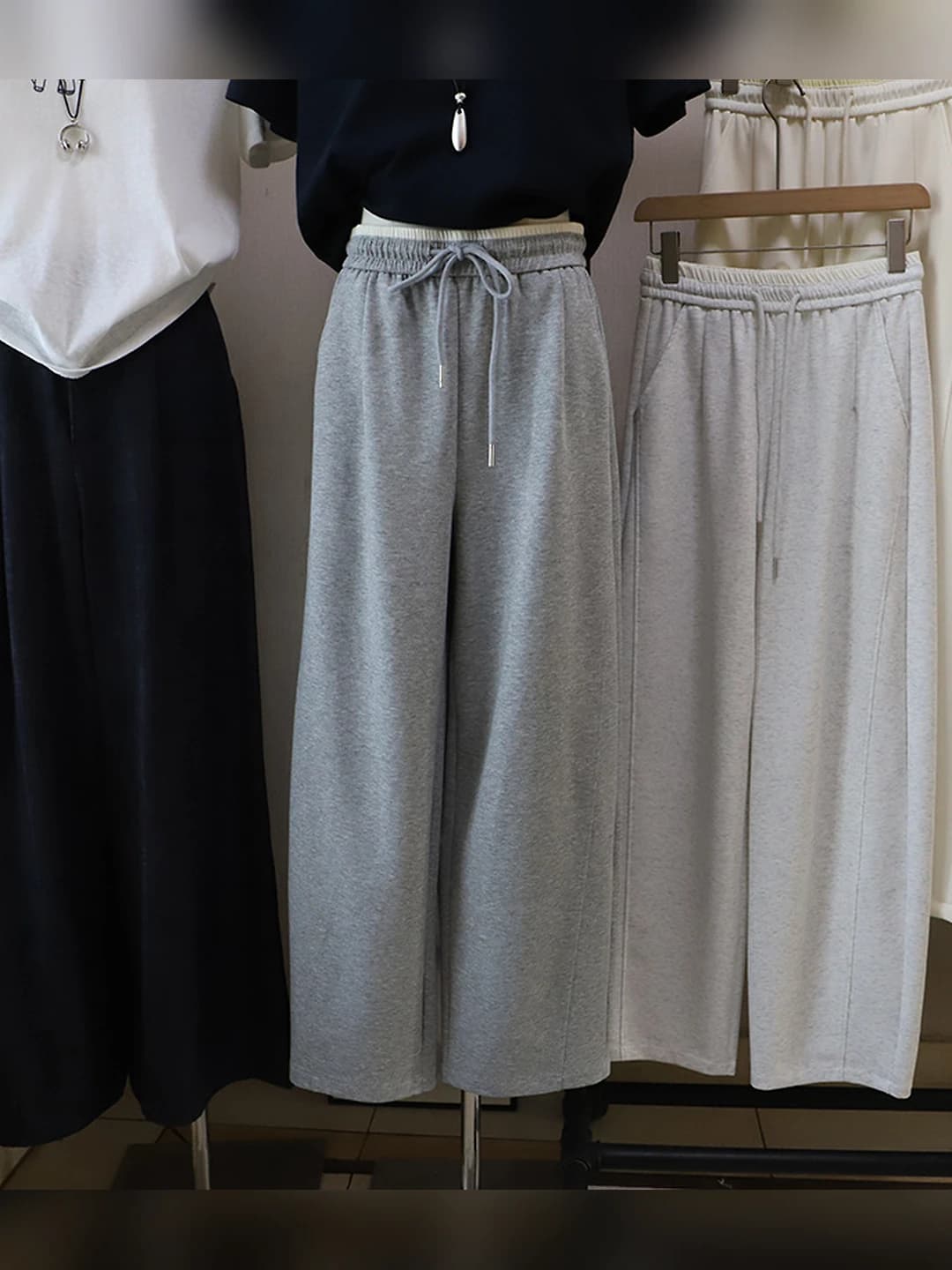 Women's 2026 spring Korean style sweatpants: elastic waist, loose fit, trousers, straight cut, contrast colors, sweatshirt fabric