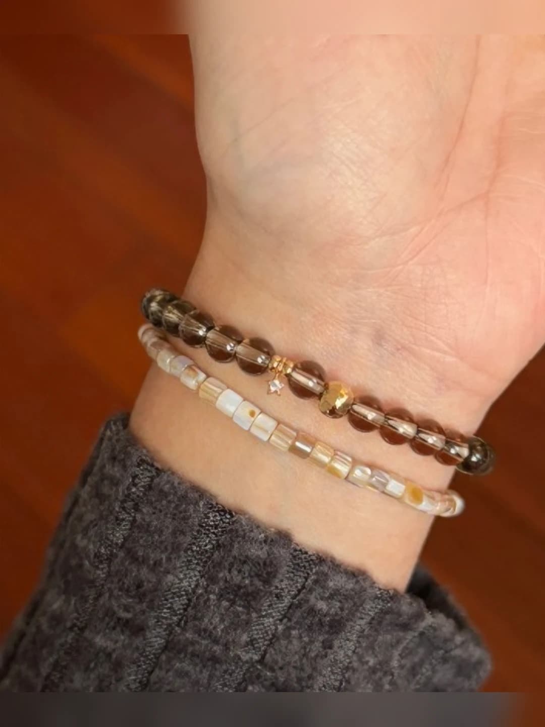 Single strand tea grey bracelet