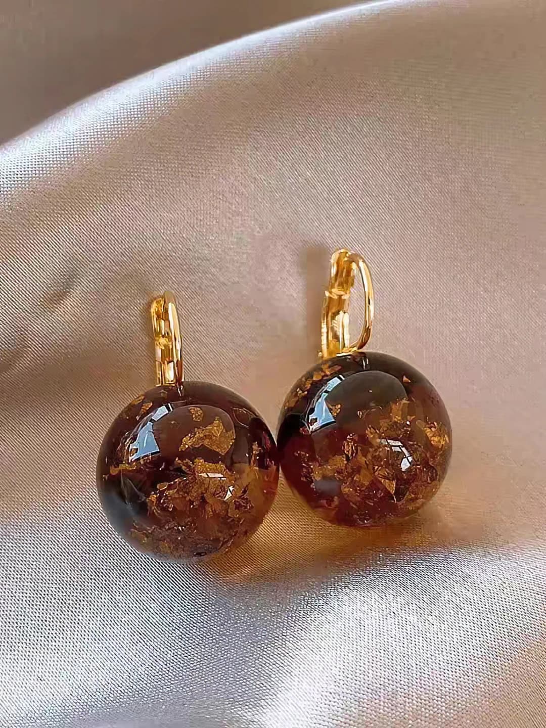 39# Coffee burst pearl ear clips
