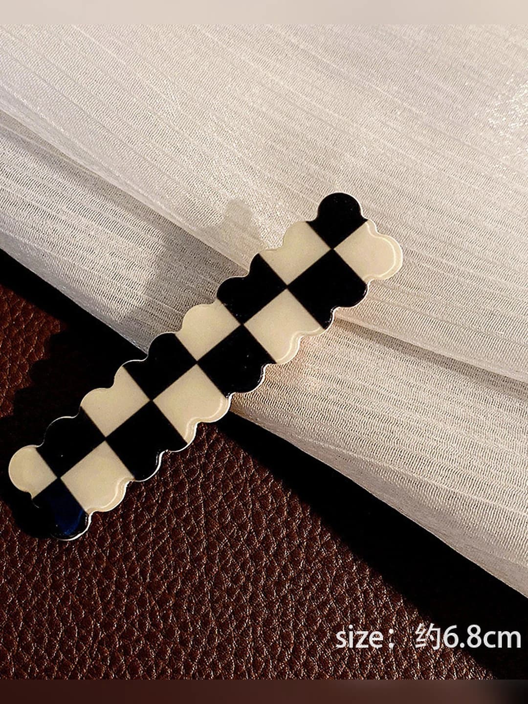 3# Black-white checkerboard wave clip