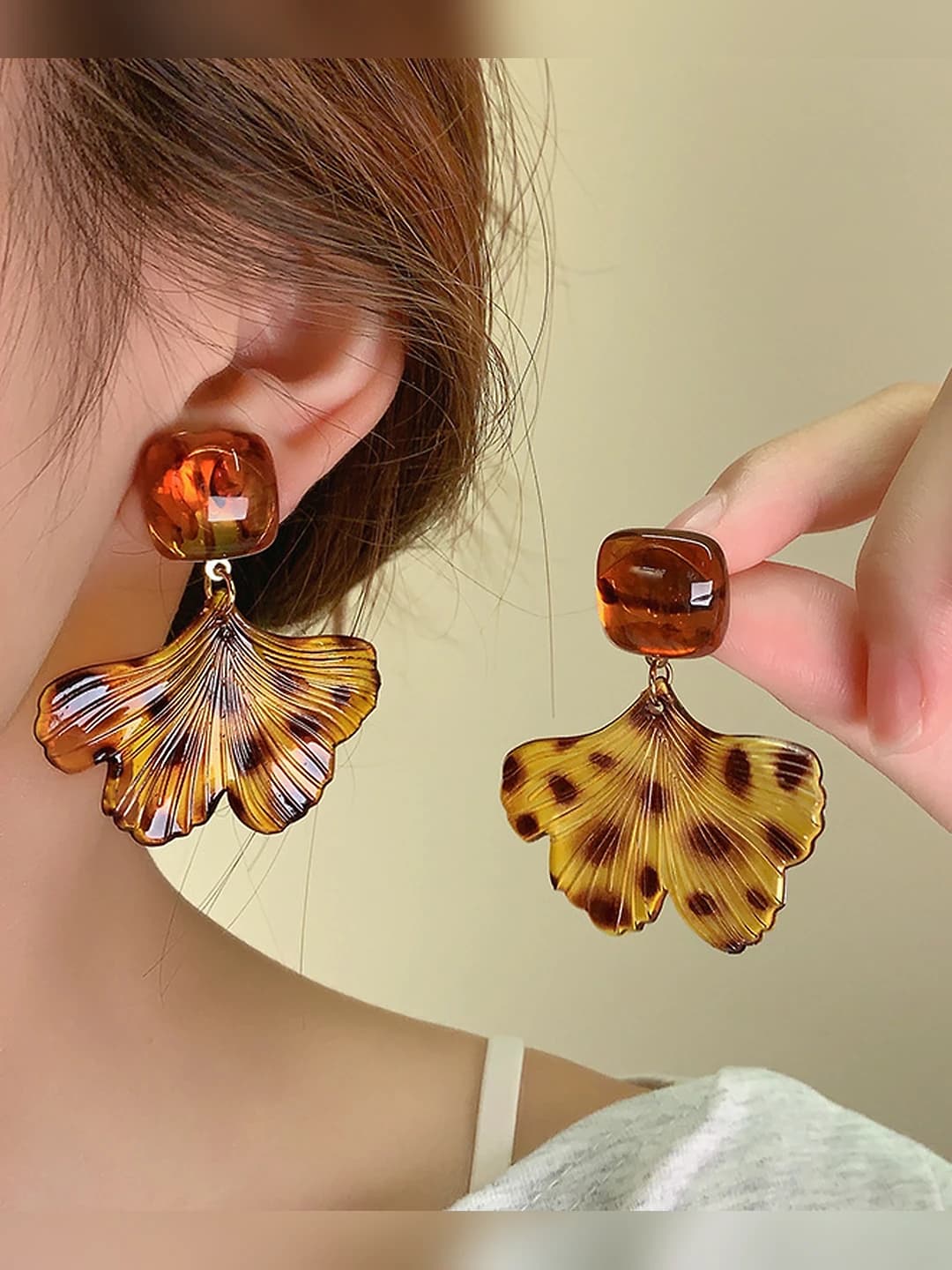 Ayollar uchun kuz-qish ginkgo bargi osma qulpoqlar, 2026 yil, uslub: Lüks, dizayn elementi: leopard naqshli