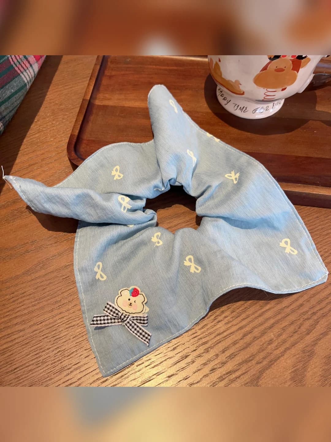 Ko'k bow, kvadrat