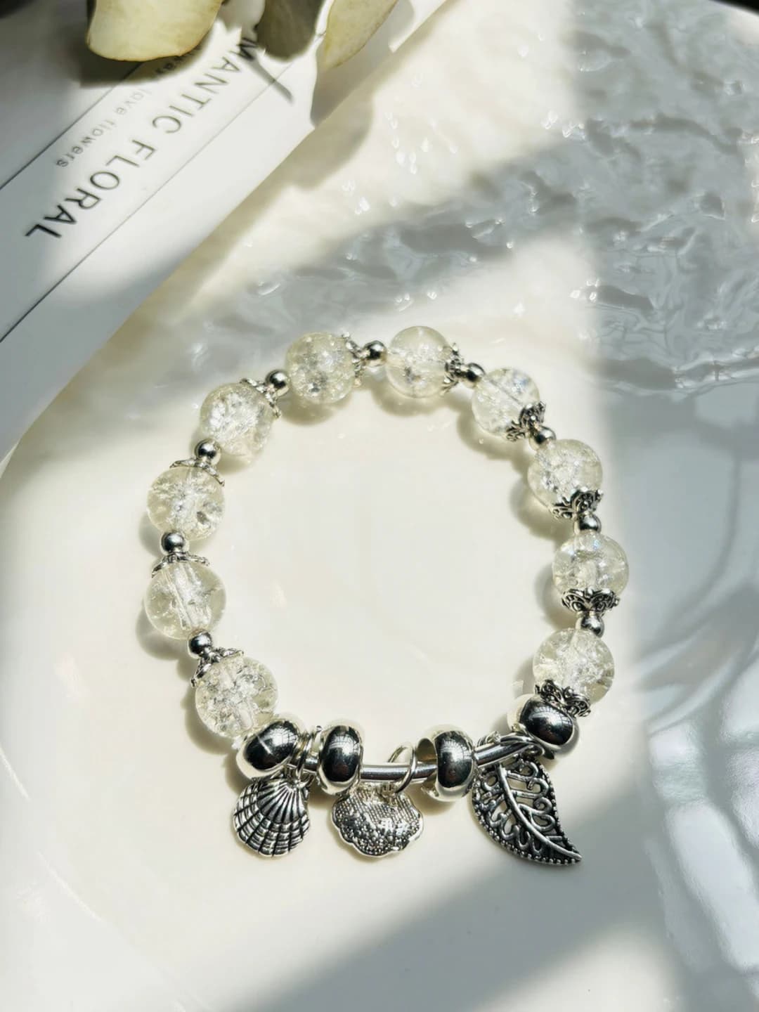 White shell leaf bracelet