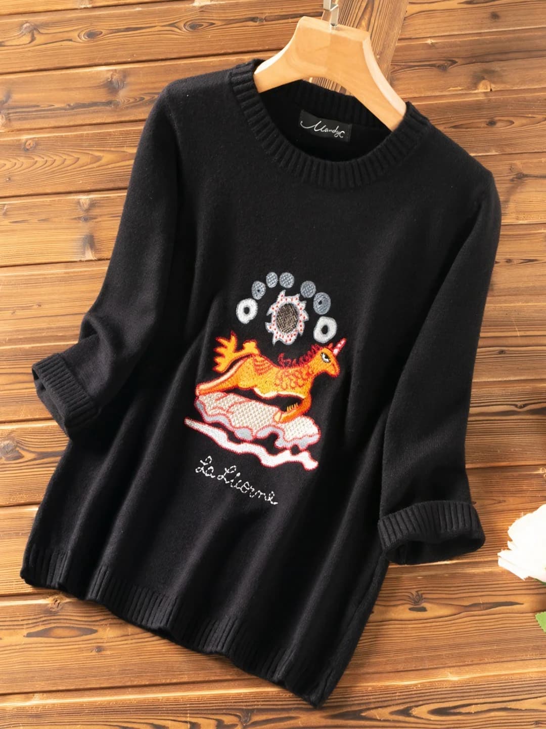 Ayollar uchun retro uslubdagi kashtali sviter, bo'sh (oversize) kesim, dumaloq yoqa, uzun yeng, nozik ko'rsatadigan trikotaj sviter
